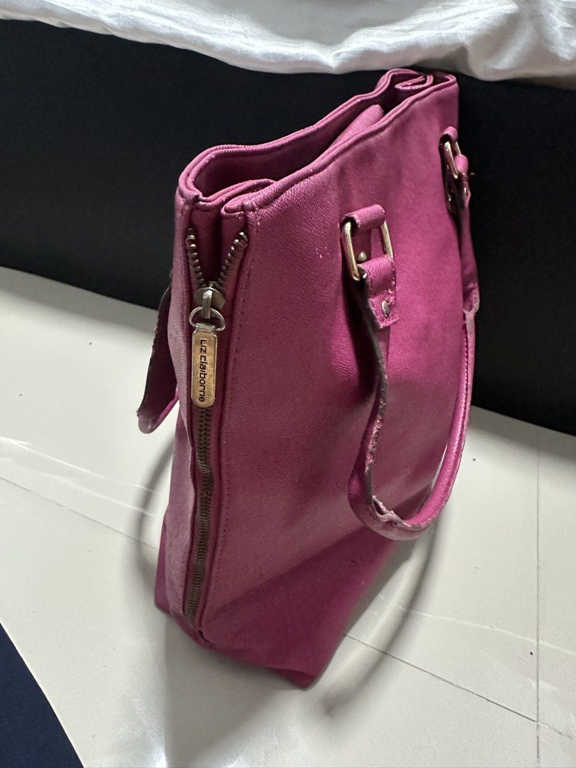 Pink Leather Bag (Category: Tote Bags) located in Manila. Submitted by mae__________c (Listing ID 1459785992, Image 3). Description: no issue decluttering.