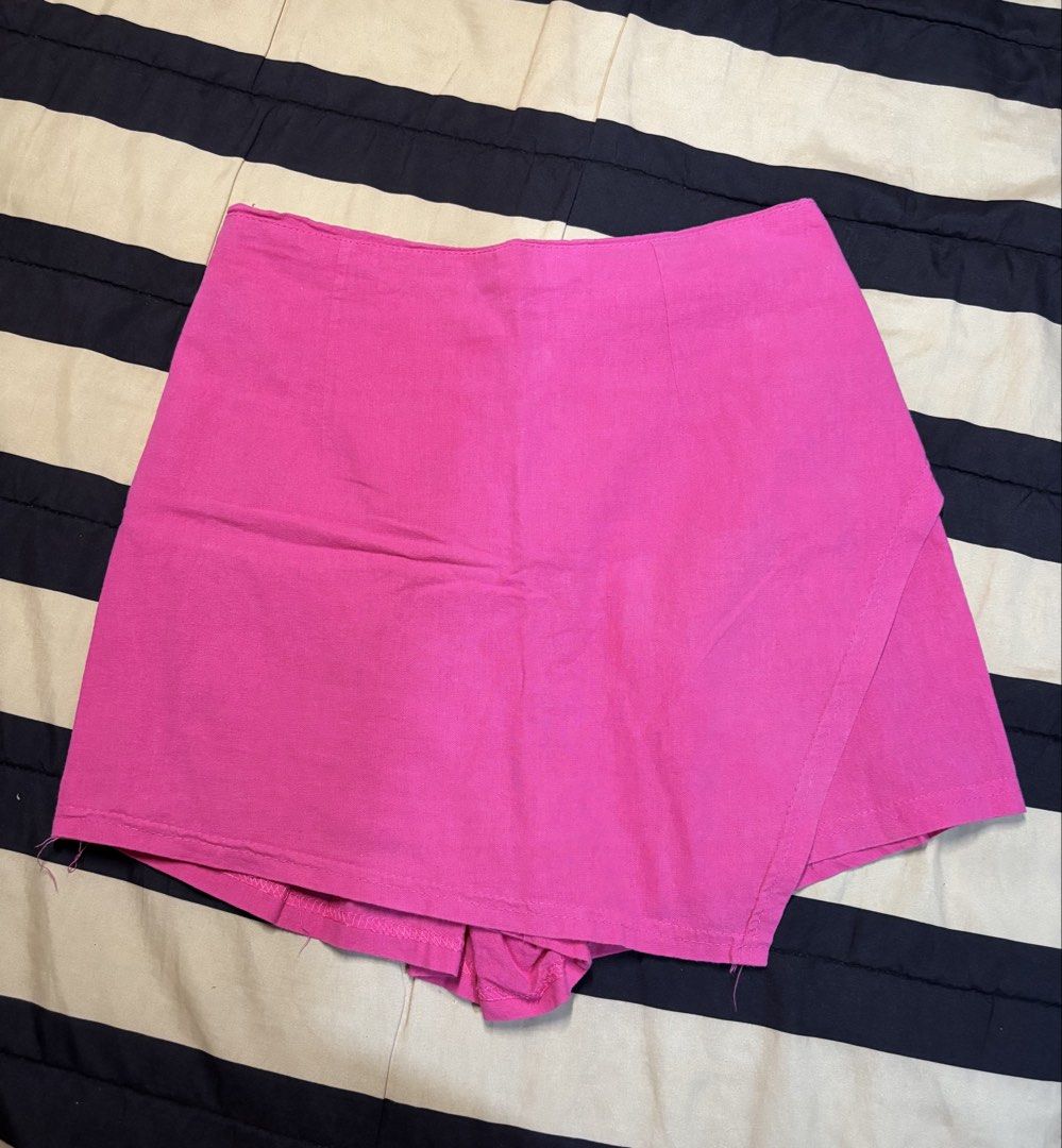 Pink Skort (Category: Skirts) located in Pasay City. Submitted by marliencalimag (Listing ID 1459788738, Image 2). Description: Used Twice Can Style with any top! Comfy and Easy to wear RFS: Declutter Mop: Gcash Mod: lalamove or JNT.