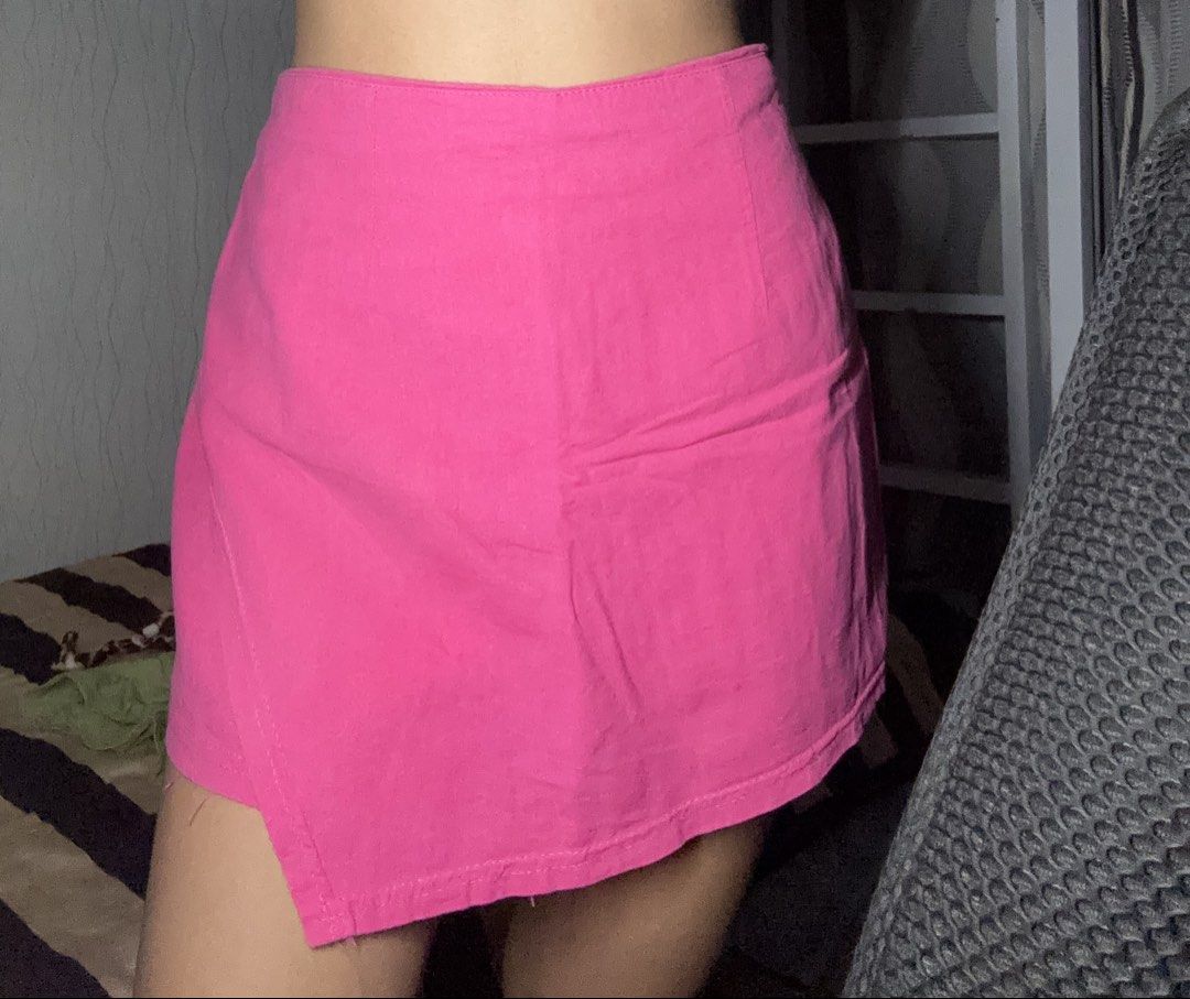 Pink Skort (Category: Skirts) located in Pasay City. Submitted by marliencalimag (Listing ID 1459788738, Image 1). Description: Used Twice Can Style with any top! Comfy and Easy to wear RFS: Declutter Mop: Gcash Mod: lalamove or JNT.
