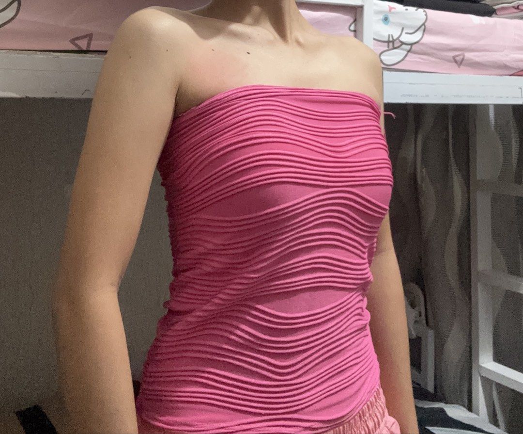 Pink Tube Top (Category: Sleeveless) located in Pasay City. Submitted by marliencalimag (Listing ID 1459785219, Image 1). Description: Used Once in my xmas party last year stretchable fabric! RFS: Declutter Mop: Gcash Mod: lalamove or JNT.