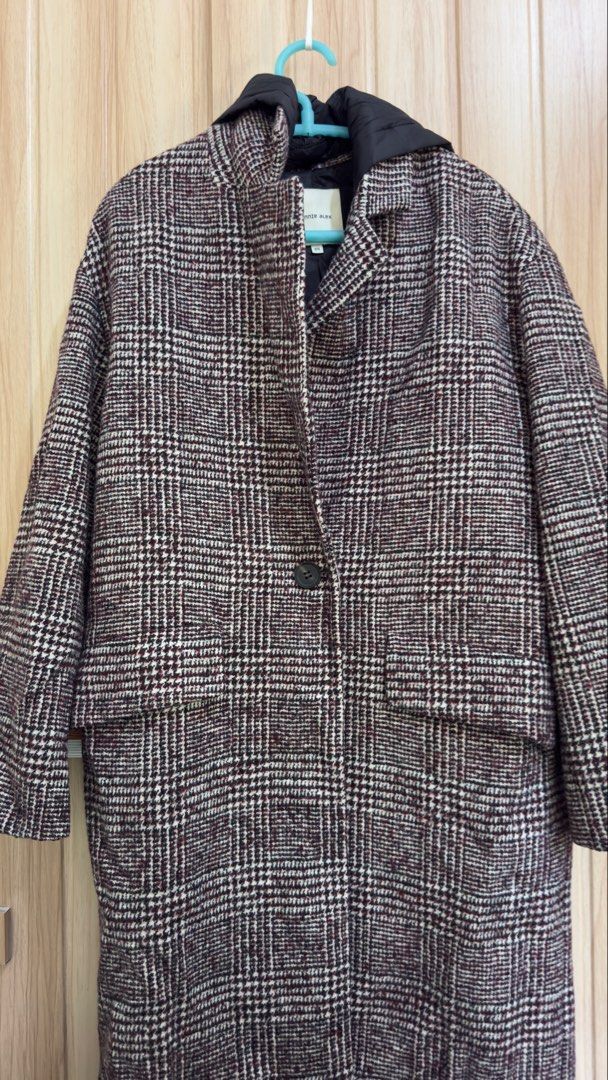 Plaid Long hooded coat (Category: Coats, Jackets and Outerwear) located in Makati City. Submitted by annesrack (Listing ID 1459742541, Image 2). Description: Hood is detachable. With side pockets. Can fit medium to large.
