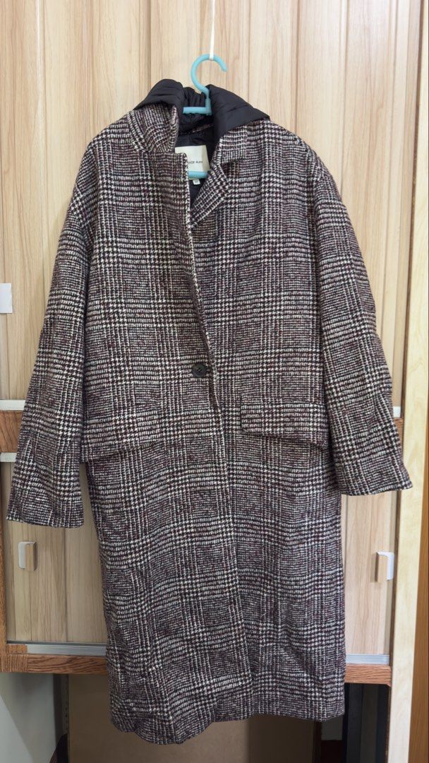 Plaid Long hooded coat (Category: Coats, Jackets and Outerwear) located in Makati City. Submitted by annesrack (Listing ID 1459742541, Image 1). Description: Hood is detachable. With side pockets. Can fit medium to large.