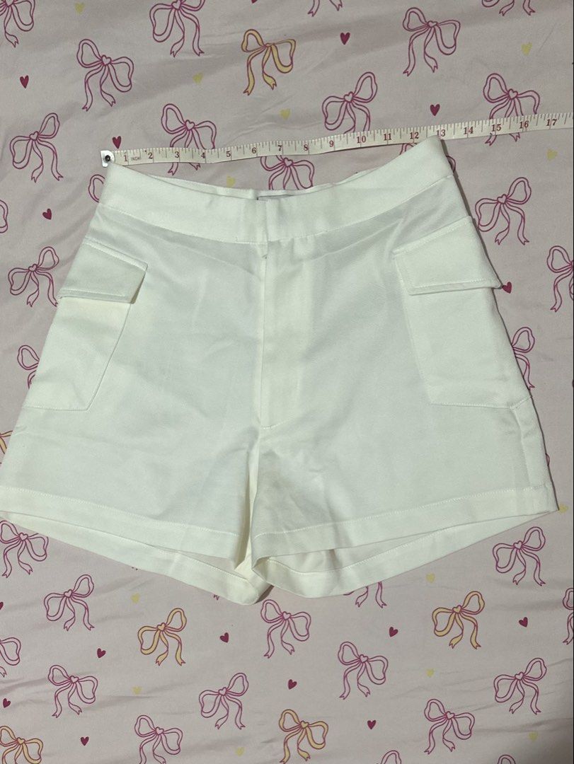 Plain & Prints off white premium shorts (Category: Shorts) located in Daet. Submitted by 614cb (Listing ID 1459720278, Image 2). Description: Very nice in actual Used only once, i gained weight right after Rfs: been wfh and seldom goes out and enjoying it. Pls give my stuff a new home. .