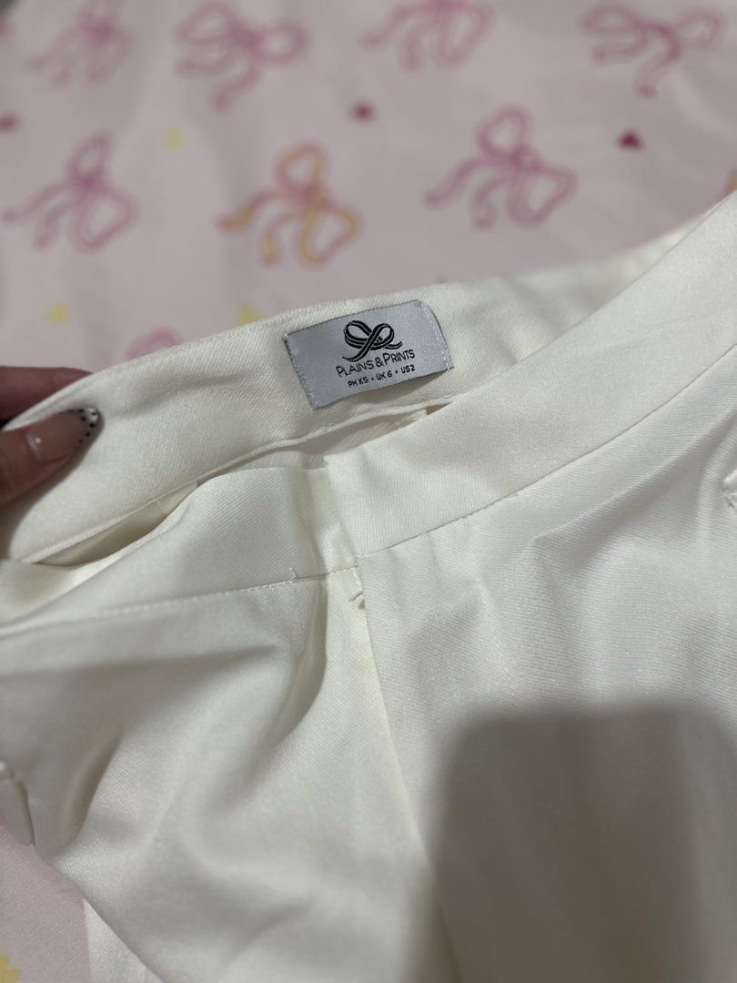 Plain & Prints off white premium shorts (Category: Shorts) located in Daet. Submitted by 614cb (Listing ID 1459720278, Image 3). Description: Very nice in actual Used only once, i gained weight right after Rfs: been wfh and seldom goes out and enjoying it. Pls give my stuff a new home. .