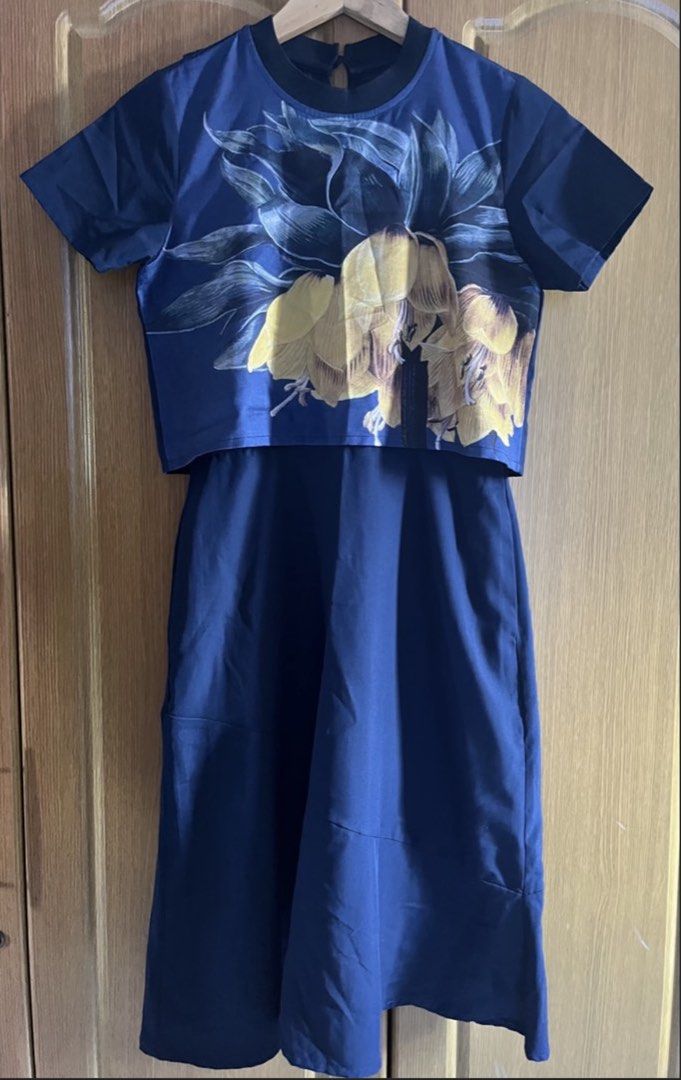 Plains and prints (preloved) (Category: Dresses) located in Santa Rosa. Submitted by leaubelle (Listing ID 1459830942, Image 1). Description: preloved navy blue midi- dress .