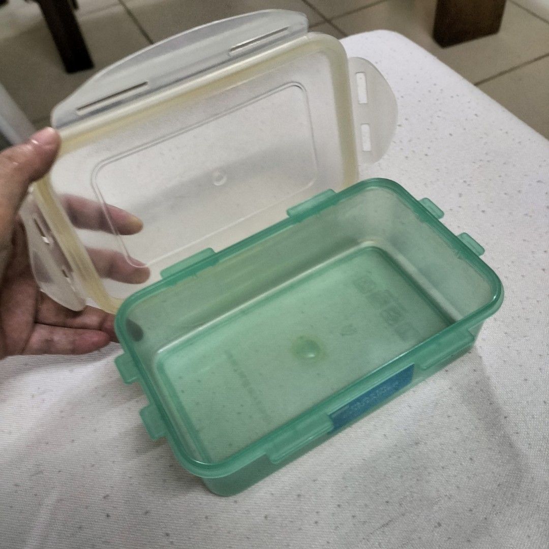 Plastic Food Container with Lid (Category: Food Organization & Storage) located in Paranaque City. Submitted by decluttering-all (Listing ID 1459899078, Image 2). Description: - Green rectangular plastic food container - Clear lid with side clips for secure closure - Ideal for storing leftovers or packing lunches - Easy to clean and durable free when you buy 200 worth decluttering pick up beside Toyota bicutan paranaque .