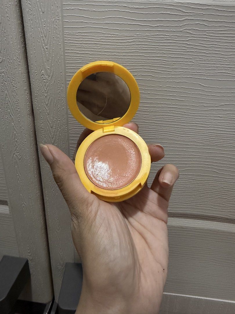 POPIQUE Brighten UC4 Multi-Complexion Pot True Peach (Category: Makeup) located in Davao. Submitted by fabdeclutter (Listing ID 1459860618, Image 2). Description: - POPIQUE Brighten UC4 Multi-Complexion Pot - Shade: True Peach - Creamy formula for cheeks and lips - Net weight: 5g - Compact with built-in mirror - Perfect for on-the-go touch-ups.