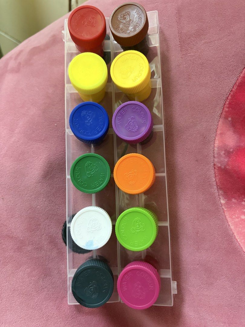 poster paint | never been used (Category: Art & Prints) located in Pasay City. Submitted by mauii.2 (Listing ID 1459721898, Image 1). Description: hindi pa po nagagamit binuksan lang box:).