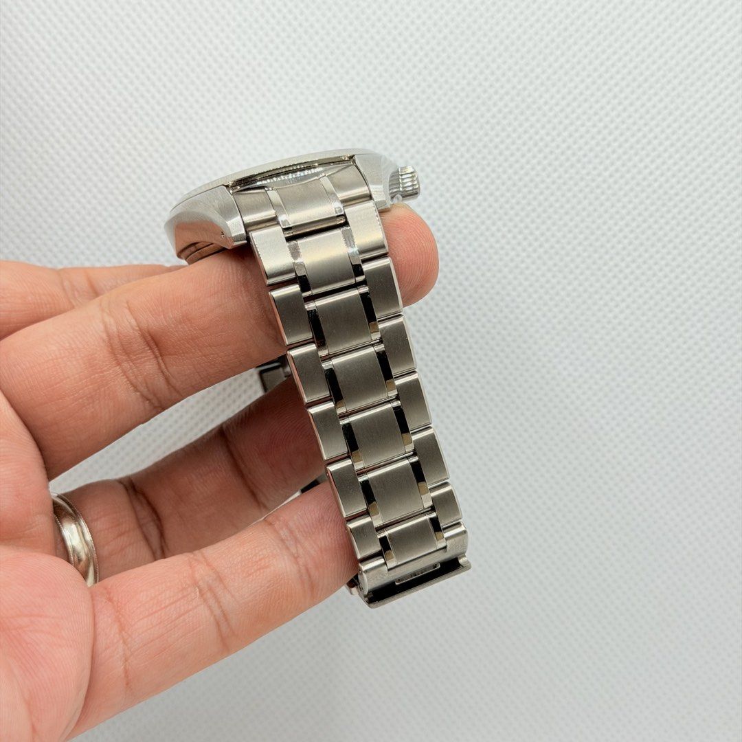 Pre Owned 06/2023 Grand Seiko Heritage Collection “ Snowflake “ SBGA211 (Category: Watches) located in Singapore. Submitted by worthytime (Listing ID 1459865002, Image 2). Description: 🫵Join our Tele-gram channel for latest updates: worthytime.biz/tele ➡️Grand Seiko Heritage Collection “ SnowFlake “ SBGA211 ➡️June 2023 (5 Years Grand Seiko International Warranty Till 06/2028) ➡️Very Mint Condition (Unpolished) ➡️Full Complete Set 💰Retail Price: