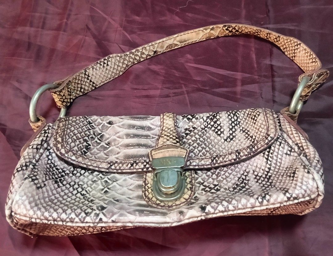 PRE-LOVED BAG (Category: Shoulder Bags) located in Caloocan City. Submitted by foncimigz (Listing ID 1459857561, Image 1). Description: MANGO Vintage Y2K Seasonal Release.