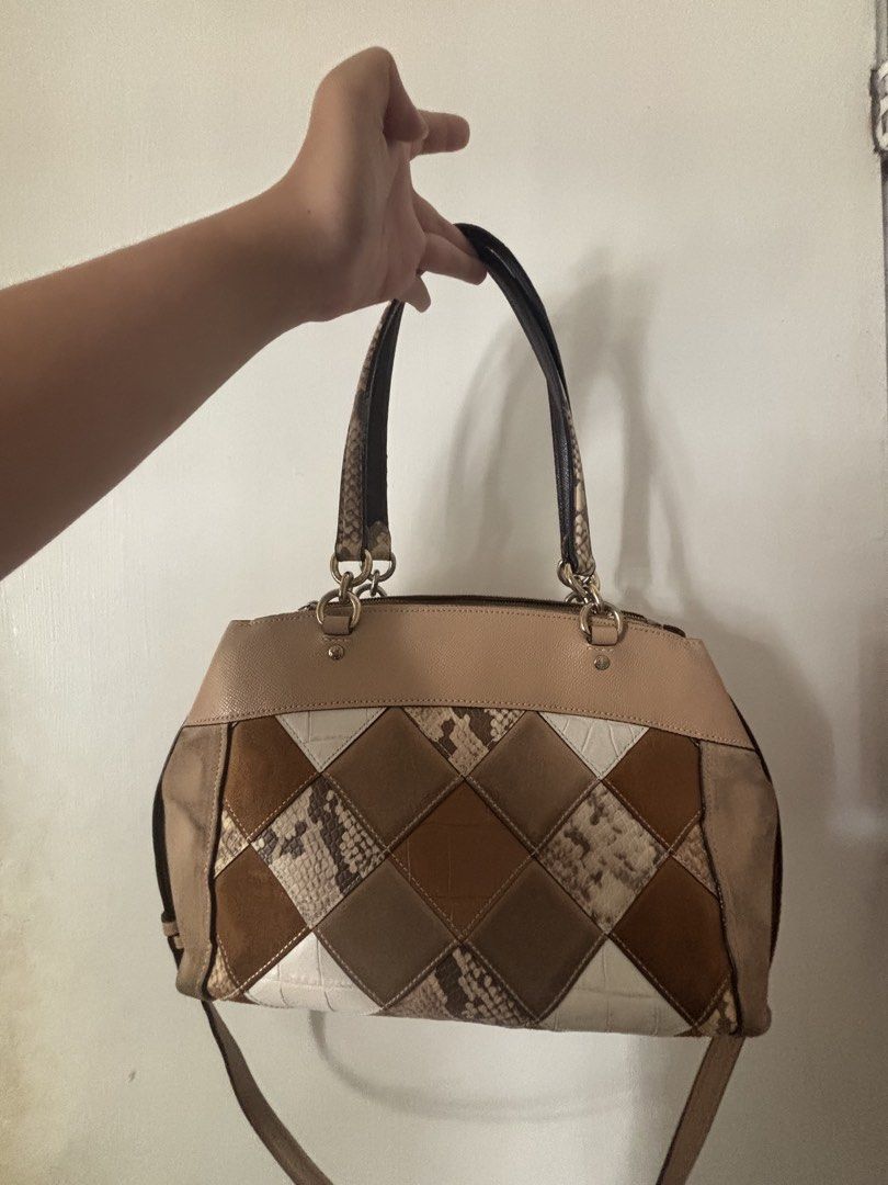 PRELOVED COACH BAG (WITH STRAP) (Category: Shoulder Bags) located in Quezon City. Submitted by tienlovelle (Listing ID 1459831242, Image 2). Description: 👛🧚🏻‍♀️ PRELOVED COACH BAG Coach Brooke Caryall Bag (with Strap) PRICE: 2500 (i love this bag sm so i need a serious buyer for this one🥹) DETAILS: For serious buyers, please PM me or comment below for more photos! Bought this a long time ago!! RFS: Decluttering!! And need funds 🥹😭 ♡ You can