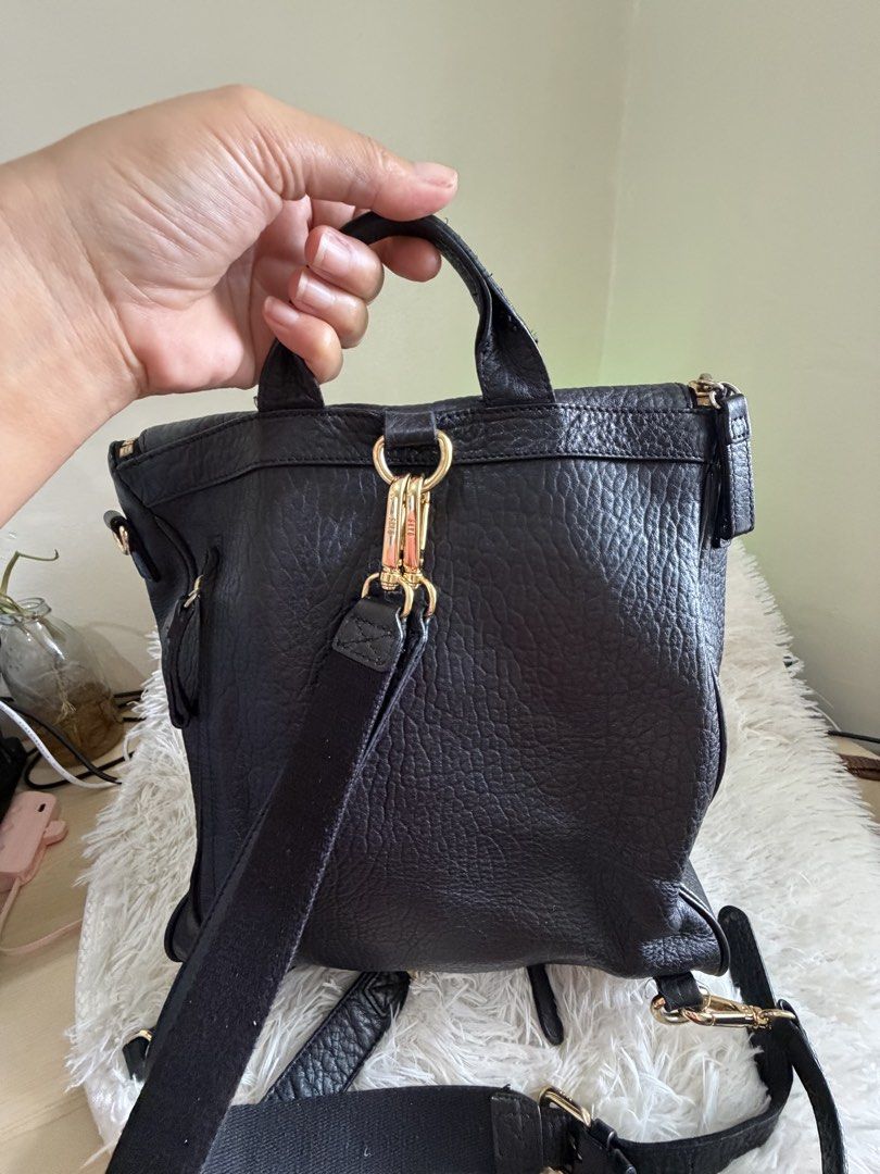 Preloved Daks London Backpack (Category: Backpacks) located in General Mariano Alvarez. Submitted by maxiscollections (Listing ID 1459749312, Image 2). Description: Preloved Daks London Backpack Leather type Sourced from Korea.