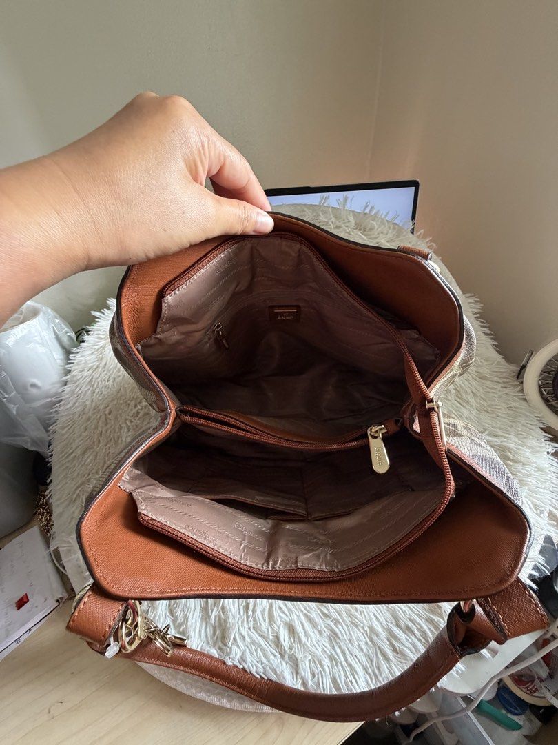 Preloved Elegance Tote Bag (Category: Tote Bags) located in General Mariano Alvarez. Submitted by maxiscollections (Listing ID 1459748508, Image 3). Description: Preloved Elegance Tote Bag Fabric body with leather handles Medium size Sourced from Korea.