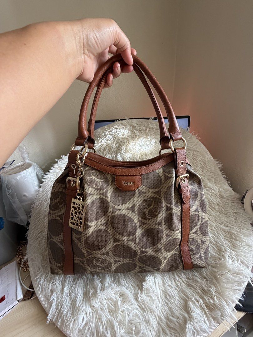 Preloved Elegance Tote Bag (Category: Tote Bags) located in General Mariano Alvarez. Submitted by maxiscollections (Listing ID 1459748508, Image 1). Description: Preloved Elegance Tote Bag Fabric body with leather handles Medium size Sourced from Korea.