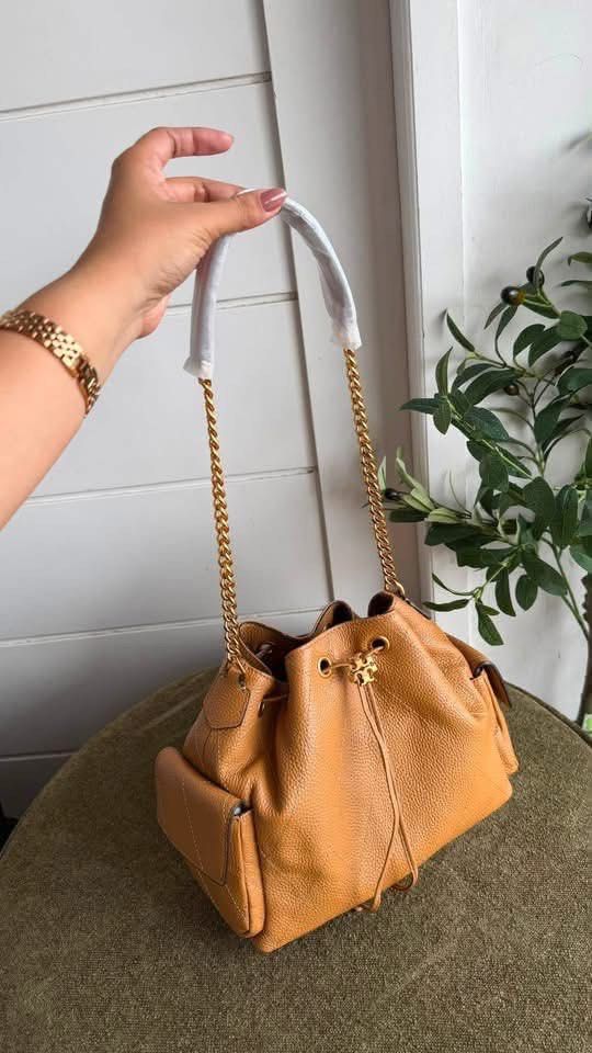 Premium Bucket Shoulder Bag | Chain Strap | Multiple Colors (Category: Shoulder Bags) located in Pozorrubio. Submitted by ehyaw (Listing ID 1459866012, Image 3). Description: ✨ PREMIUM BUCKET BAG ✨ Elegant at classy—perfect for everyday use, dates, events, at travel. 👜 ✔️ Stylish bucket design ✔️ Gold/silver-tone chain strap ✔️ Adjustable drawstring closure ✔️ Spacious enough for daily essentials ✔️ Available colors: Black • Tan • Beige • Pink ✔