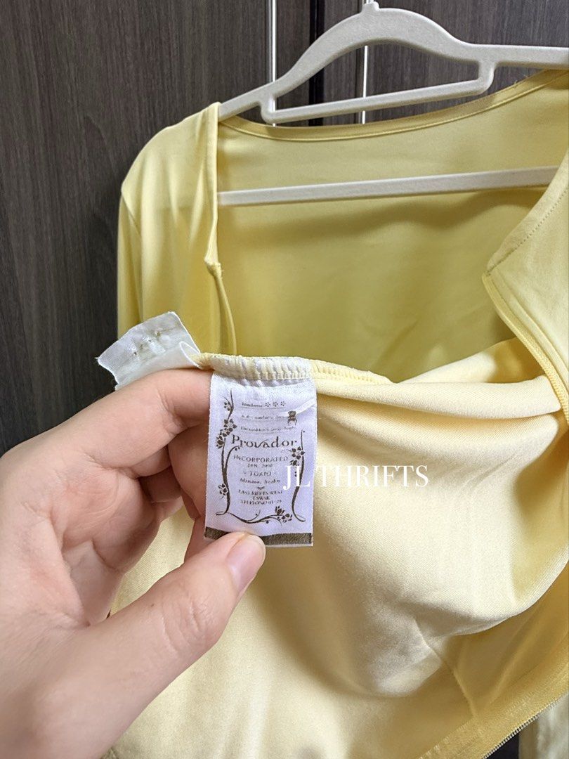 PROVADOR Butter Yellow Lightweight Full Zip Jacket (Category: Coats, Jackets and Outerwear) located in Cavite. Submitted by jlthrifts_ (Listing ID 1459756151, Image 2). Description: Uniqlo ang atake hahaha 😂 Fits to small-medium.