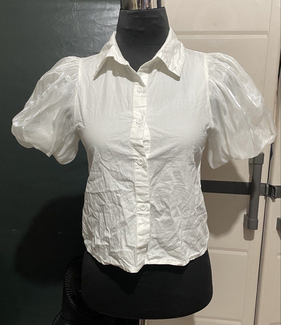 Puff sleeve collared blouse (Category: Blouses) located in Roxas City. Submitted by budgetfindsroxasph (Listing ID 1459767203, Image 1). Description: In good condition Small 99 Organza Puff sleeve 📩📩📩.