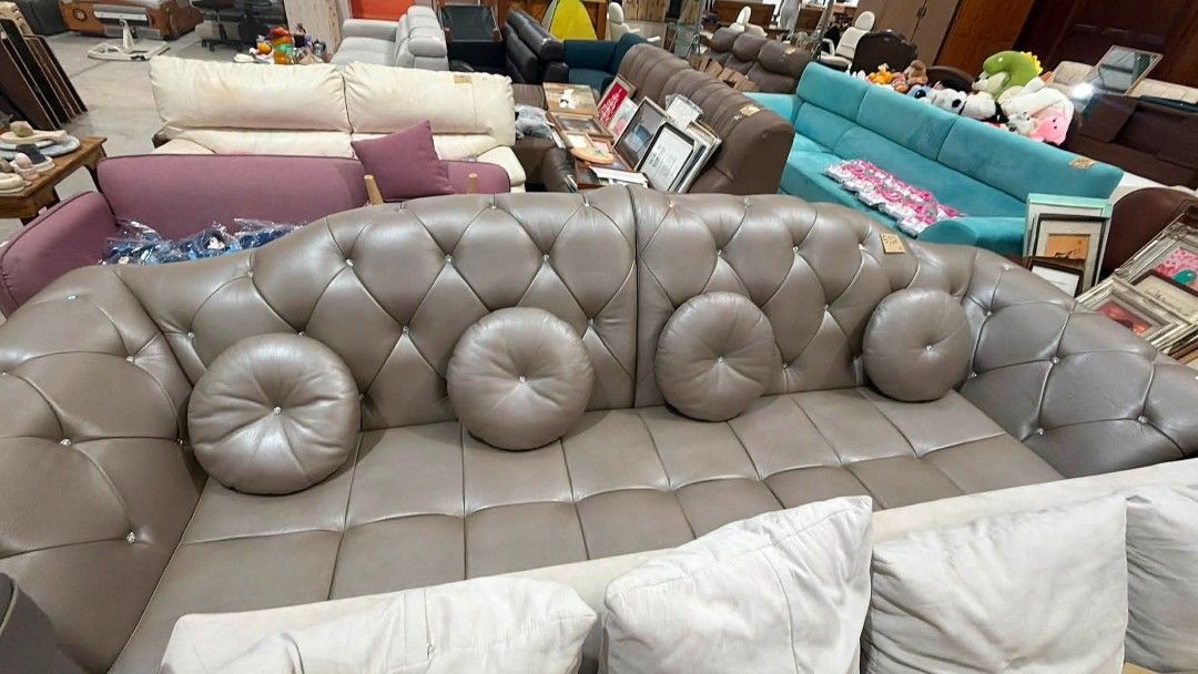 Queen Cleopatra Sofa Silver (Category: Sofas) located in Manila. Submitted by grvphouse (Listing ID 1459800845, Image 2). Description: .