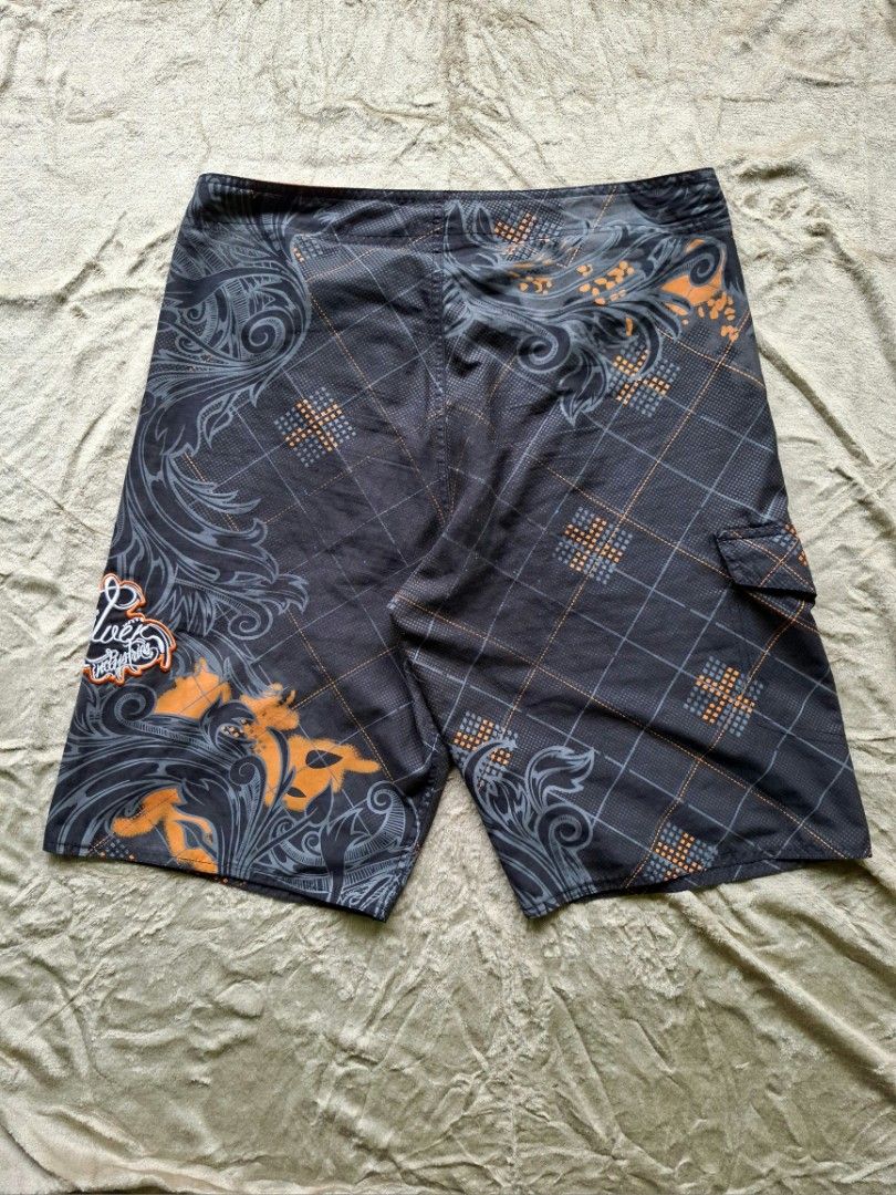 Quiksilver Board Shorts Size 38 - Orange & Grey Pattern (Category: Shorts) located in Alaminos. Submitted by made.by (Listing ID 1459816500, Image 2). Description: Issue: See photo Waist: 38 Length: 23 Hem: 12.
