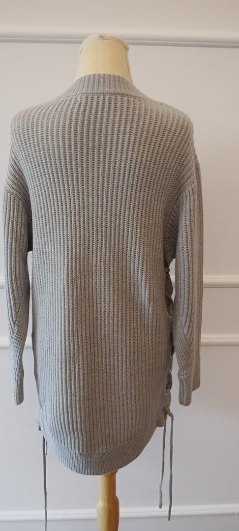 Rag & Bone Pullover (Category: Longsleeves) located in Singapore. Submitted by G_Regalia (Listing ID 1459769683, Image 2). Description: Shoulder width 46cm Arm sleeve 53cm Total length 78cm Authentic Mint condition No lowballers please.