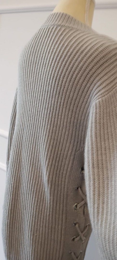 Rag & Bone Pullover (Category: Longsleeves) located in Singapore. Submitted by G_Regalia (Listing ID 1459769683, Image 4). Description: Shoulder width 46cm Arm sleeve 53cm Total length 78cm Authentic Mint condition No lowballers please.