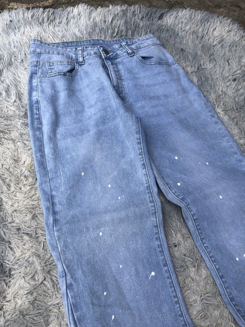 Raw edge blue jeans (Category: Jeans) located in Bato. Submitted by f1ysthrift (Listing ID 1459759955, Image 2). Description: 41 Length 29-32 waistline Leg opening 9.