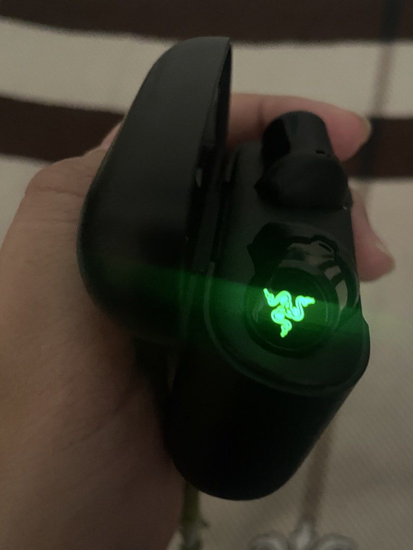Razer Hammerhead True Wireless X Earbuds (Category: Earphones) located in Angeles City. Submitted by twinklee.555 (Listing ID 1459727501, Image 3). Description: -rfs: earbuds not working properly, need new batteries (cheap to buy online). My loss your gain. -willing to negotiate.
