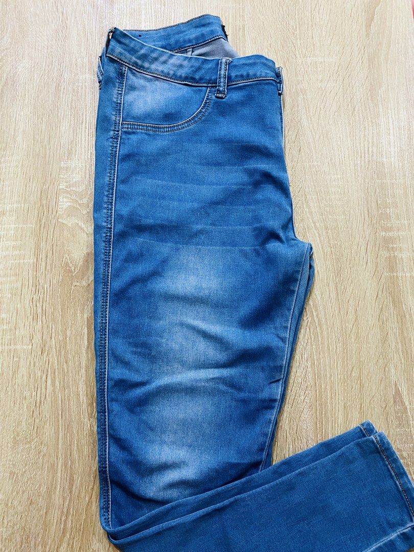 R&B Blue Denim Jeans (Category: Jeans) located in Indang. Submitted by matilde.sshop (Listing ID 1459874408, Image 1). Description: - Classic blue denim jeans - Mid-rise fit with slight stretch for comfort - Standard five-pocket design - Versatile for casual outfits - Easy to pair with tops and shoes - Great for everyday wear.