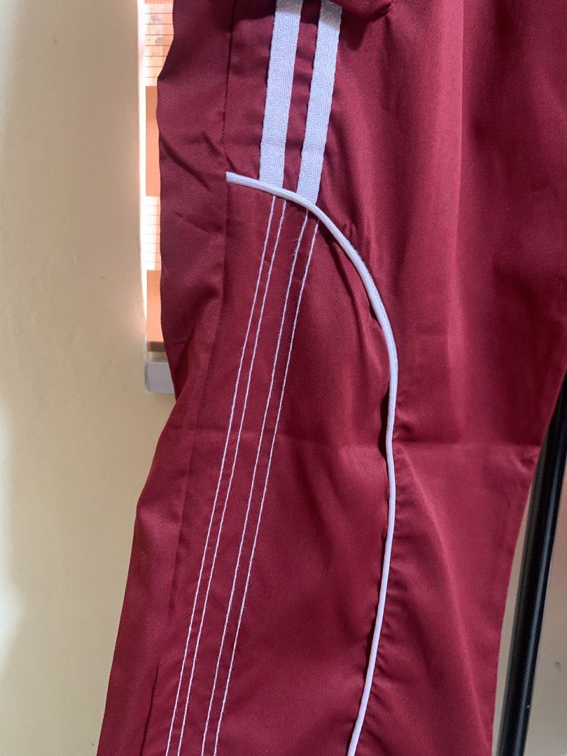 Red/Maroon Cargo Pants (Category: Trousers) located in Santa Rosa. Submitted by ronelgabriel (Listing ID 1459808107, Image 2). Description: Length 39 Width 10.
