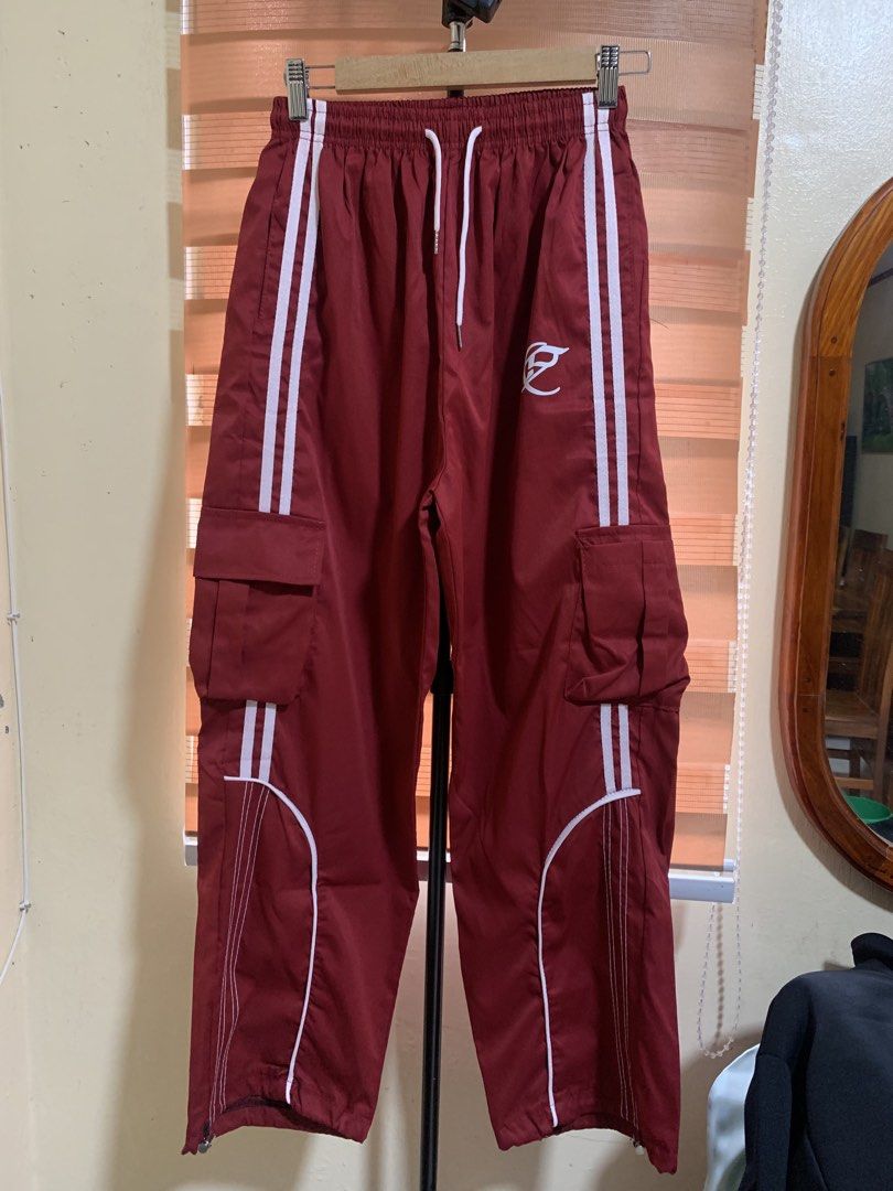Red/Maroon Cargo Pants (Category: Trousers) located in Santa Rosa. Submitted by ronelgabriel (Listing ID 1459808107, Image 1). Description: Length 39 Width 10.