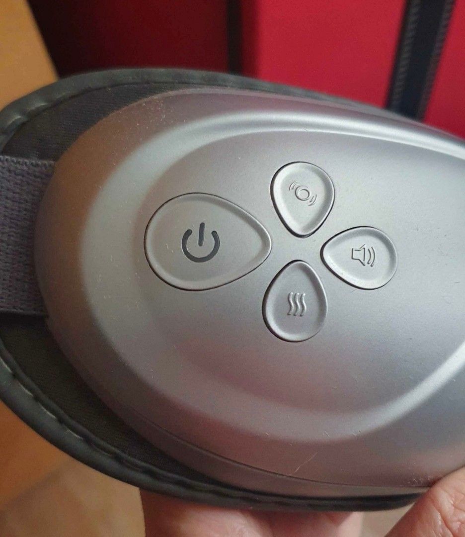 RENPHO Eyeris 2 Eye Massager (Category: Other Gadgets) located in Santa Rosa. Submitted by apol09 (Listing ID 1459703475, Image 2). Description: ✨ RENPHO Eyeris 2 Eye Massager ✨ Silver/Gray Relax tired, strained eyes after a long day! 👀💆‍♀️ ✅ Air compression massage ✅ Gentle heat therapy ✅ Soothing vibration ✅ Helps relieve eye fatigue & tension ✅ Great for work-from-home, screen time, studying, or before bedtime ✅ Foldable and easy to store/ca