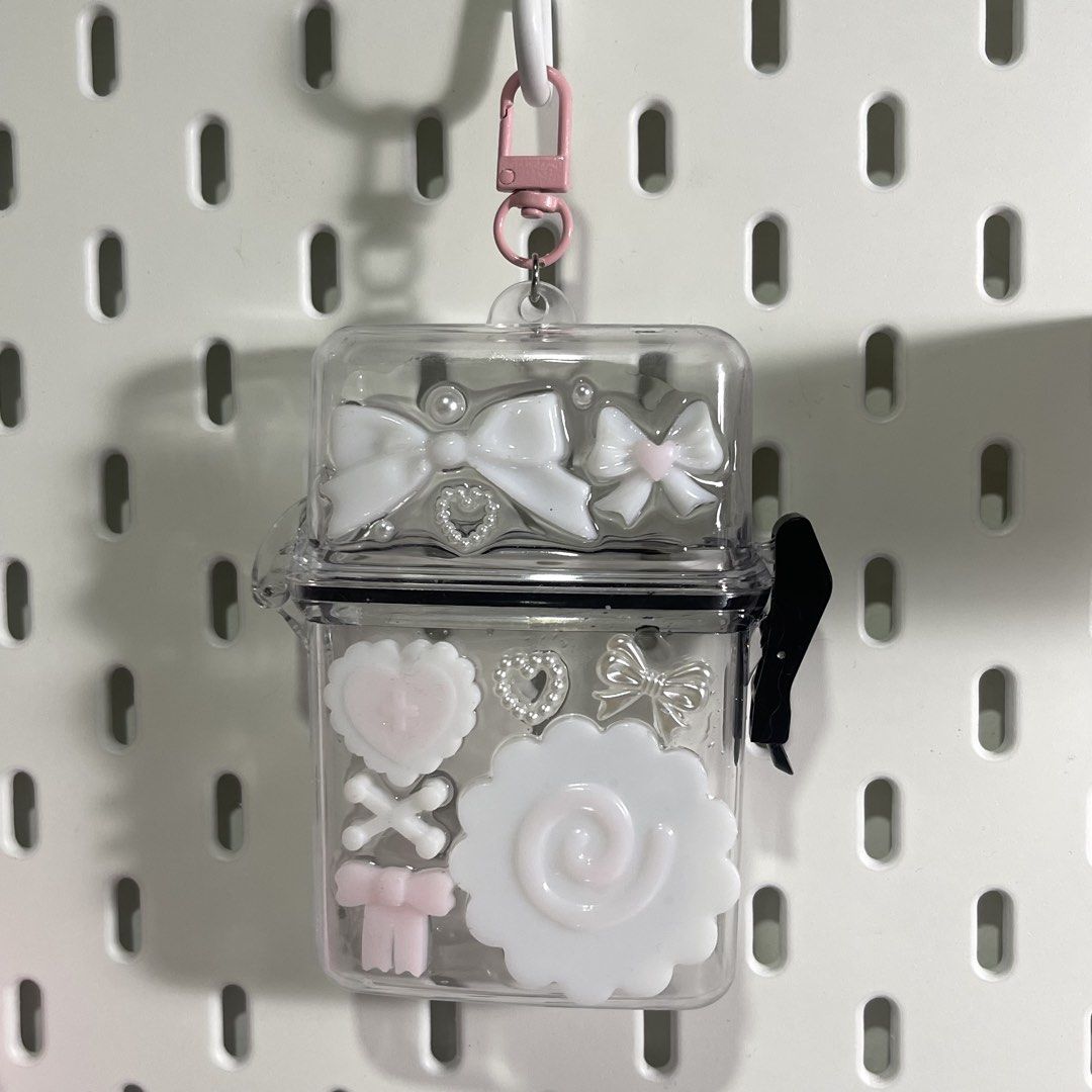resin fishcake flip organizer (Category: Designer & Blind Box Toys) located in Mariveles. Submitted by ur4leafclover (Listing ID 1459840560, Image 2). Description: loc: bataan mop: gcash mod: flash express.