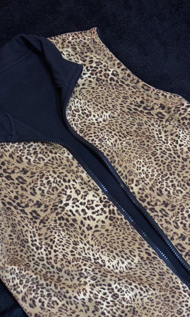 Reversible Leopard Print & Suede-Like Black Vest (Category: Sleeveless) located in Pasig City. Submitted by kimberlytorralba (Listing ID 1459848981, Image 3). Description: - One side black, other side leopard print - Zip-up front with stand-up/relaxed collar - No issues - Dm for more pics if ever - Fits S-M - MOP: GCash/Maya/GoTyme - MOD: Lalamove/Moveit/Angkas (c/o buyer).