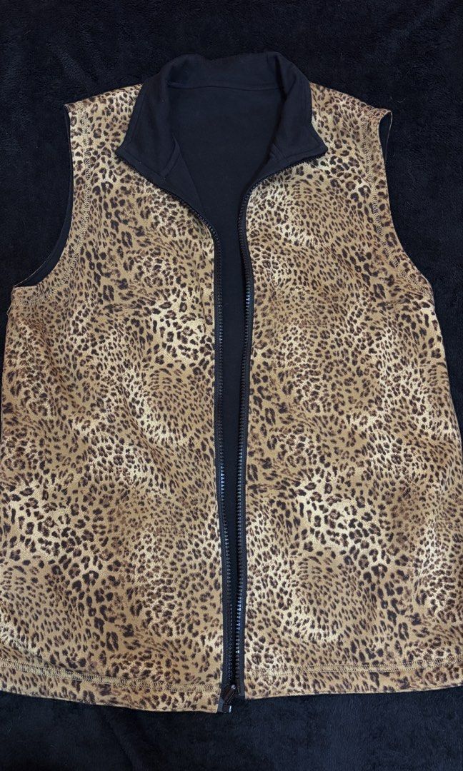 Reversible Leopard Print & Suede-Like Black Vest (Category: Sleeveless) located in Pasig City. Submitted by kimberlytorralba (Listing ID 1459848981, Image 2). Description: - One side black, other side leopard print - Zip-up front with stand-up/relaxed collar - No issues - Dm for more pics if ever - Fits S-M - MOP: GCash/Maya/GoTyme - MOD: Lalamove/Moveit/Angkas (c/o buyer).