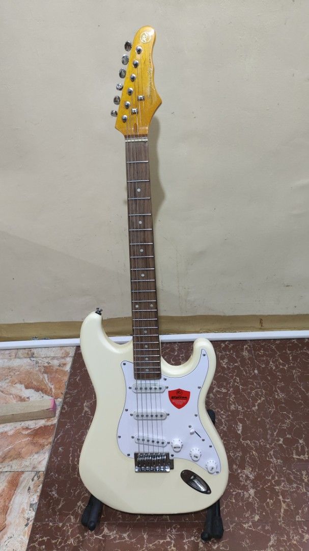RJ Gigline Skycaster Vintage White (Category: Musical Instruments) located in Paranaque City. Submitted by twangkil (Listing ID 1459864905, Image 1). Description: -RJ Gigline Skycaster - Stratocaster style - 3 single-coil pickups - Tremolo bridge -5 way pick up selection -With Ordinary Bag.