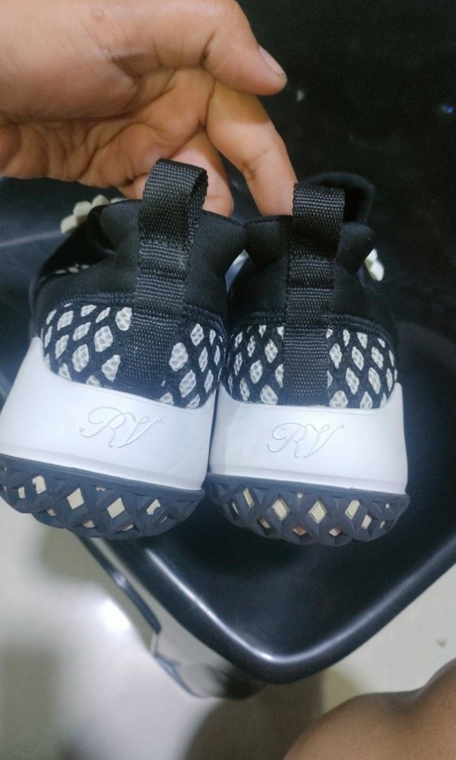 Roger vivier (Category: Sneakers & Footwear) located in Sindangan. Submitted by branden_line (Listing ID 1459844190, Image 2). Description: size 7.