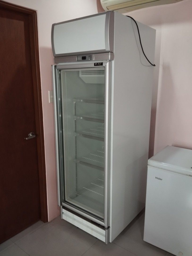 RUEY SHING CHILLER (Category: Refrigerators and Freezers) located in Muntinlupa City. Submitted by hawk030267 (Listing ID 1459706016, Image 2). Description: RUEY SHING RS-617SE FOR SALE: showcase chiller with glass door for use in convenience store or supermarket. barely used in very good condition. dimensions are height 80in, width 25.5in, depth 32.5in. for pickup only at my location in alabang, muntinlupa. php40k slightly negotiable..