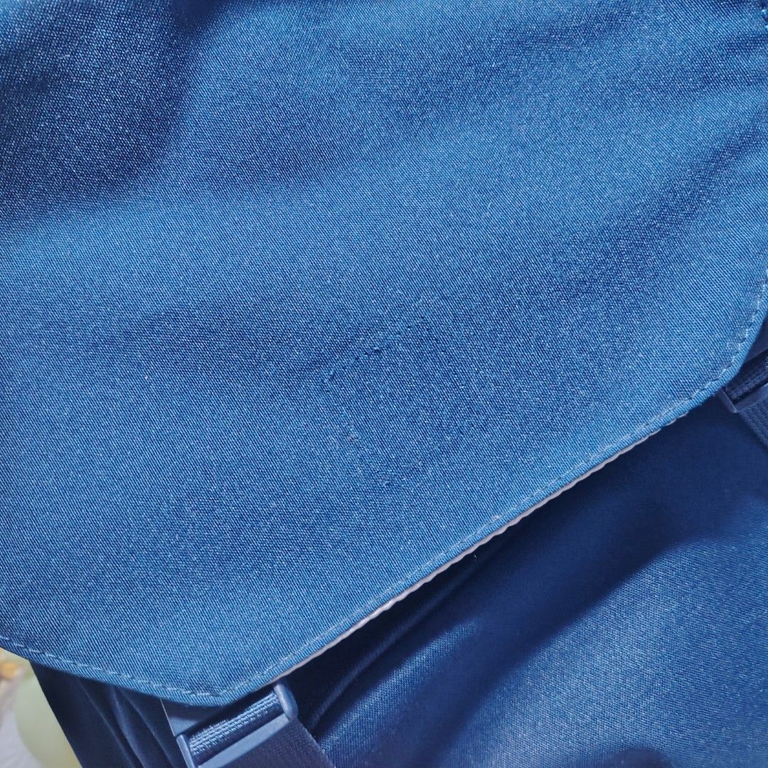 Ruffles Laptop Bag (Category: Luxury Bags & Wallets) located in San Fernando. Submitted by gingerrelove (Listing ID 1459898748, Image 2). Description: Never used but I removed the ruffles patch in front because I thought I can use it for my laptop. Bought it in SM and the op was 800+.