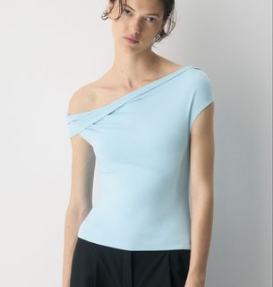 (Category: ) located in . Submitted by clothedbyaya (Listing ID 1459875745, Image 1). Description: .