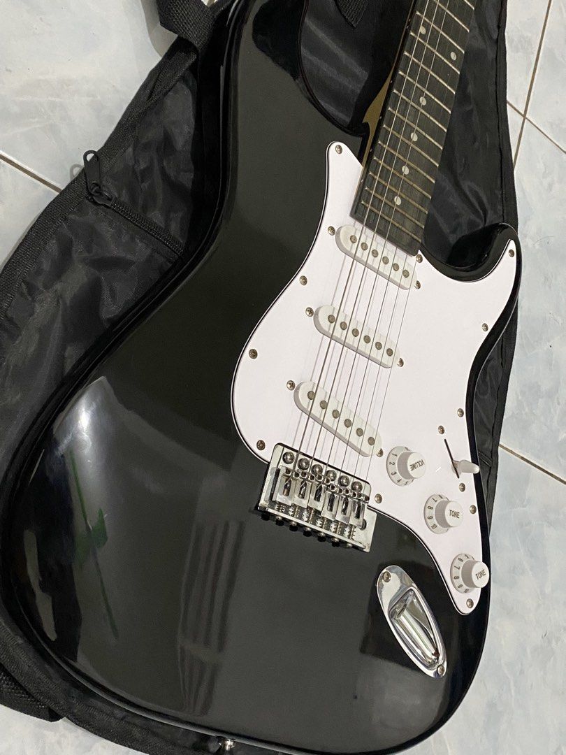 Salfini Guitar (Category: Musical Instruments) located in Cebu City. Submitted by leo02.436 (Listing ID 1459829199, Image 3). Description: Rfs: Need Funds, has been used for cover songs at home, in studio practice, and performance, ready to play, Fixed Price, inclusion: Guitar Bag, Cord, Pick, Pickup Switch Cap.