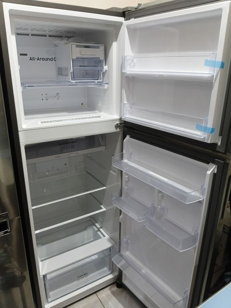 Samsung fridge (Category: Announcements) located in Caloocan City. Submitted by hamburgernils (Listing ID 1459760993, Image 3). Description: Samsung fridge w freezer. Used for less then a year, very good condition. Loocks and work like new. prize when i bought it was over 30k The AVR i can sell for 2000. It is never used. New prize 3999. Both are in Makati.