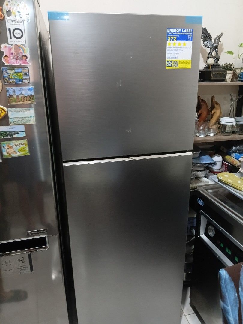 Samsung fridge (Category: Announcements) located in Caloocan City. Submitted by hamburgernils (Listing ID 1459760993, Image 1). Description: Samsung fridge w freezer. Used for less then a year, very good condition. Loocks and work like new. prize when i bought it was over 30k The AVR i can sell for 2000. It is never used. New prize 3999. Both are in Makati.