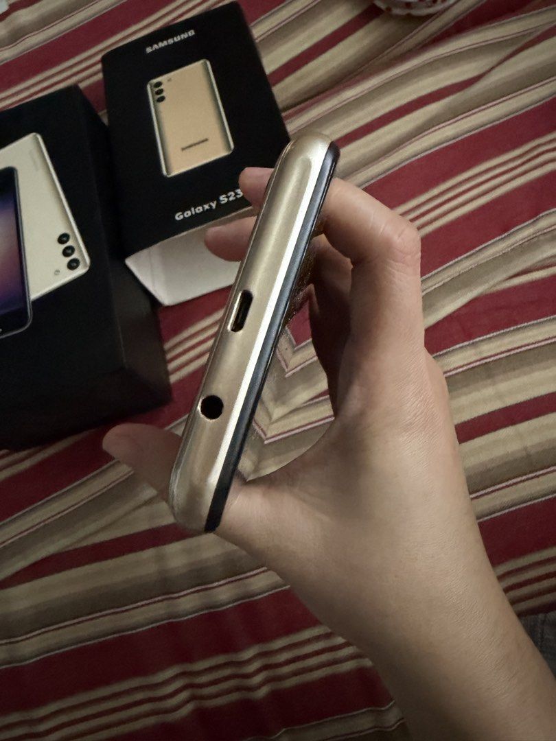 Samsung Galaxy S3 (Category: Samsung) located in Imus. Submitted by oliviascents (Listing ID 1459896344, Image 3). Description: Selling my back up phone No charger no cable no headset Unit and box only.