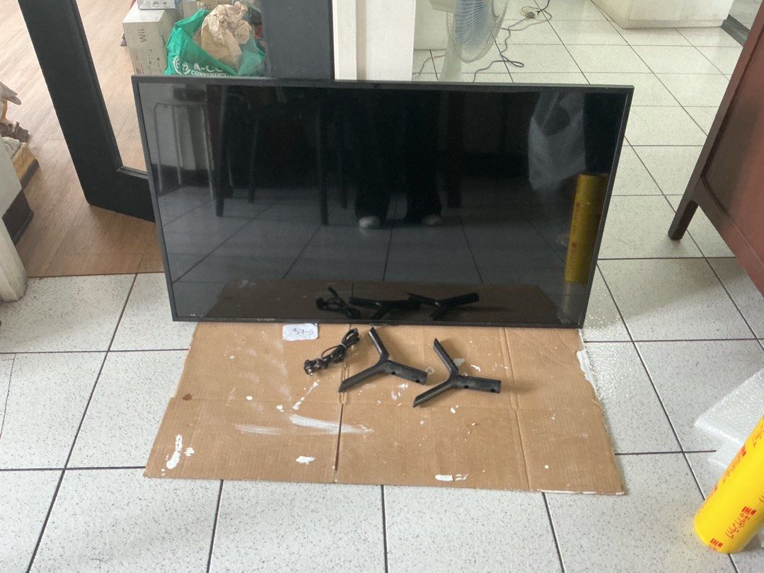Samsung Smart TV (42 inches) (Category: TV) located in Quezon City. Submitted by lzn_jrsh (Listing ID 1459894921, Image 2). Description: Samsung Smart TV (42 inches) Condition: - Still working and in good condition kasi slightly lang na used, kaya mukang brand new pa rin. Reason/s for Selling: - Not being used na Price: ₱16,000 reminder: cash on pick up basis only Pm me if you’re interested! .