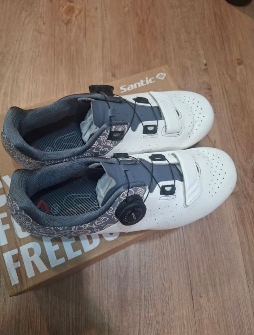 Santic Cycling Shoes White Boa Dial Closure (Category: Sneakers) located in Muntinlupa City. Submitted by prebyiz (Listing ID 1459765714, Image 3). Description: - White Santic cycling shoes - Secure fit with Boa dial closure system - Perforated for enhanced breathability - Stylish graphic pattern on heel and sides - Ideal for road cycling.