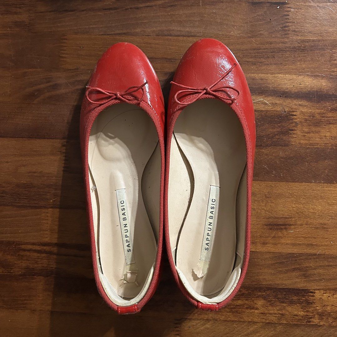 Sappun Basic red sandal (Category: Flats & Sandals) located in Cagayan de Oro. Submitted by blissclo (Listing ID 1459823242, Image 1). Description: size: 37-38 has minimal stains (last 3 pictures) .