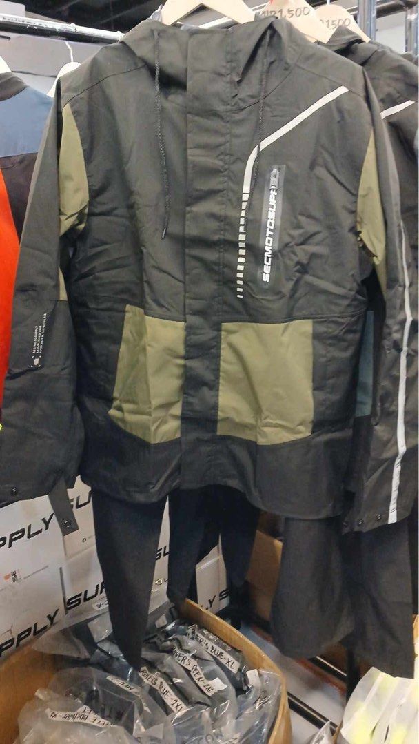 SEC Raincoat unisex (Category: Coats, Jackets and Outerwear) located in Taguig. Submitted by anisa_sac (Listing ID 1459790608, Image 1). Description: Available Size M, L, XL Only until supply last Unahan lang po ☺️.