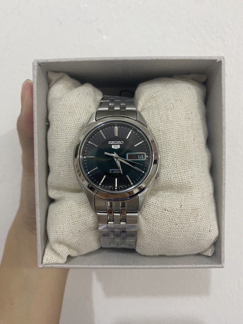 Seiko 5 Automatic 21 Jewels Black Dial (Category: Women's Watches) located in Quezon City. Submitted by pessimisticoptimistbella (Listing ID 1459839805, Image 1). Description: Never been used ❗️ Model: Seiko SNKL23KI Inclusions: Original box and 2-year warranty card Rfs: Not my preferred color (I’m warm tone).