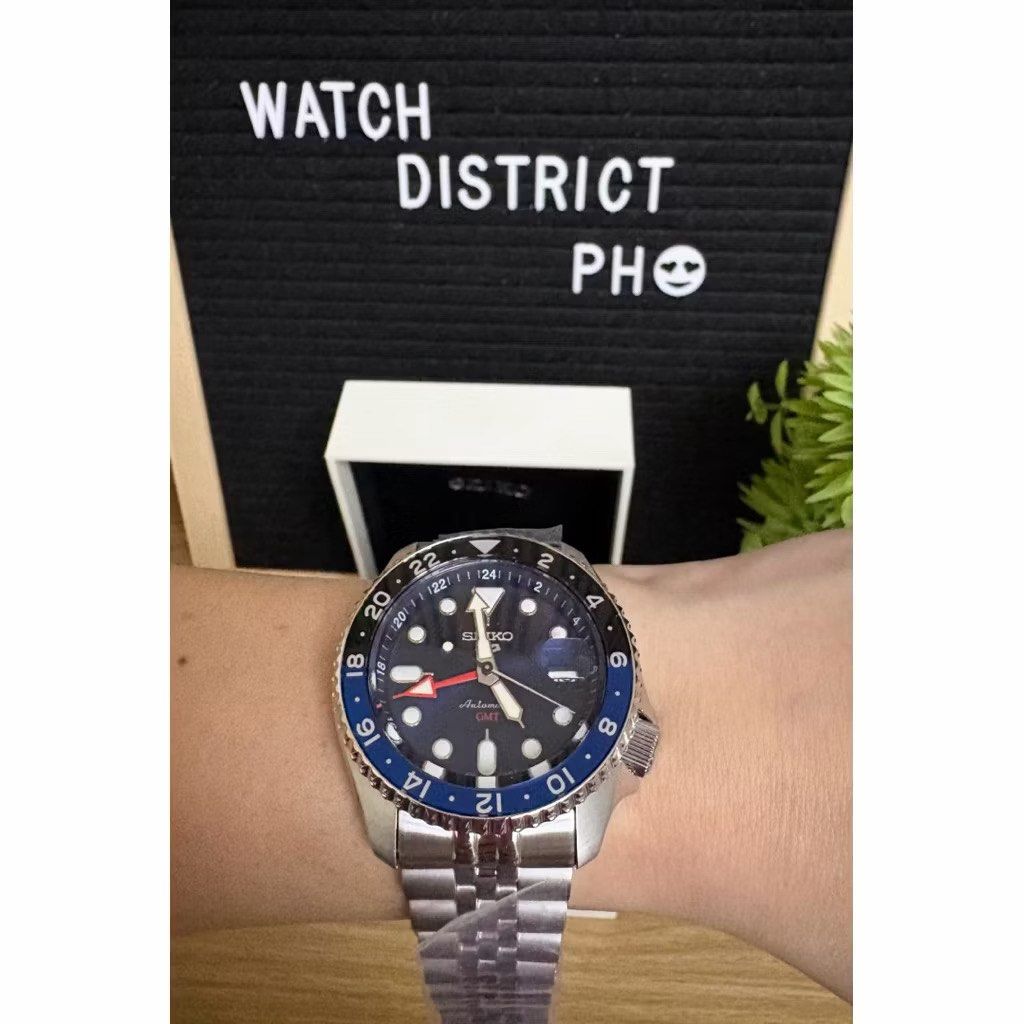 Seiko GMT SSK003K1 / SSK003 “Batman” (Category: Men's Watches) located in Las Pinas. Submitted by watchdistrictph (Listing ID 1459787951, Image 2). Description: •Brand new •Original / Authentic •Complete with hang tag, guarantee booklet/card and box •3-year warranty 📌Payment Methods: Credit Cards, Bank Transfers BPI, BDO, GCASH 📌Shipping: LBC -COD/COP, Lalamove/Grab within MM 📌Meet up: SM Southmall, ATC, Festival Mall, Evia Mall, Bacoor Blvd, 