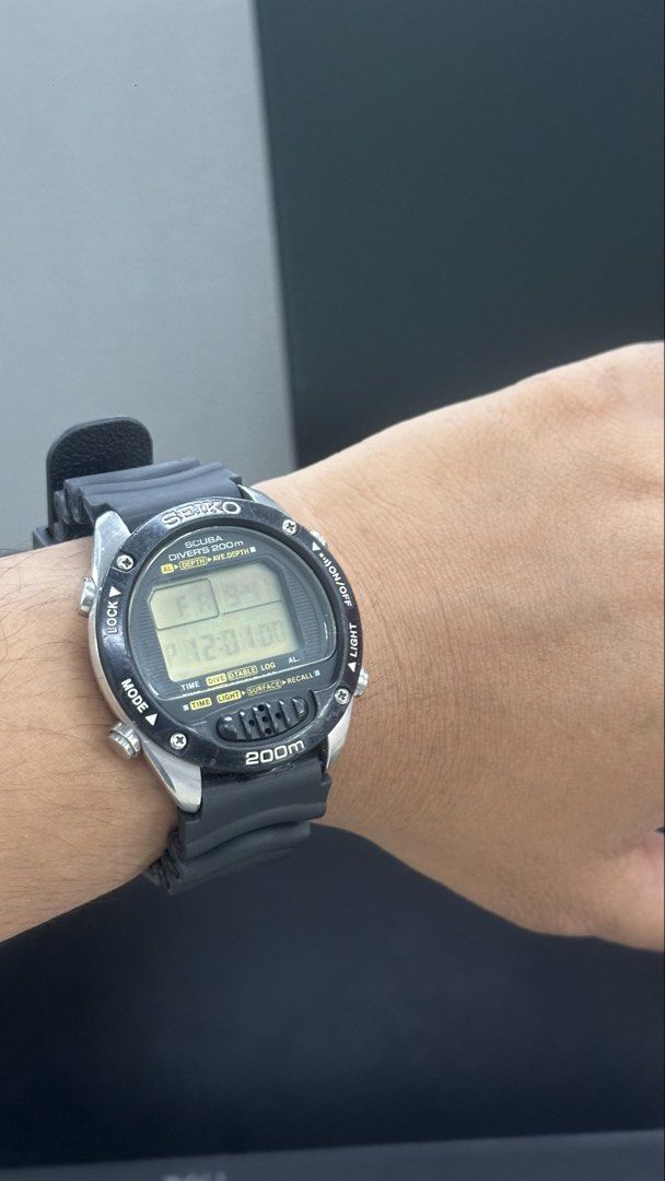 Seiko Vintage Scuba Driver’s (Category: Men's Watches) located in Manila. Submitted by marcosduen60415 (Listing ID 1459708040, Image 2). Description: Selling this Seiko Scuba Diver’s M705-5A10 digital quartz watch from the early 1990s Direct message us now ‼️.
